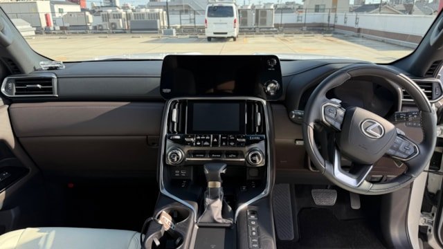 
								2024 Lexus LX600 full									