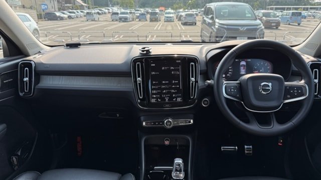 
								2020 Volvo XC40 T4 AWD Inscription full									