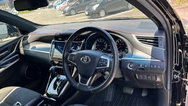 
								2019 Toyota Harrier Premium full									