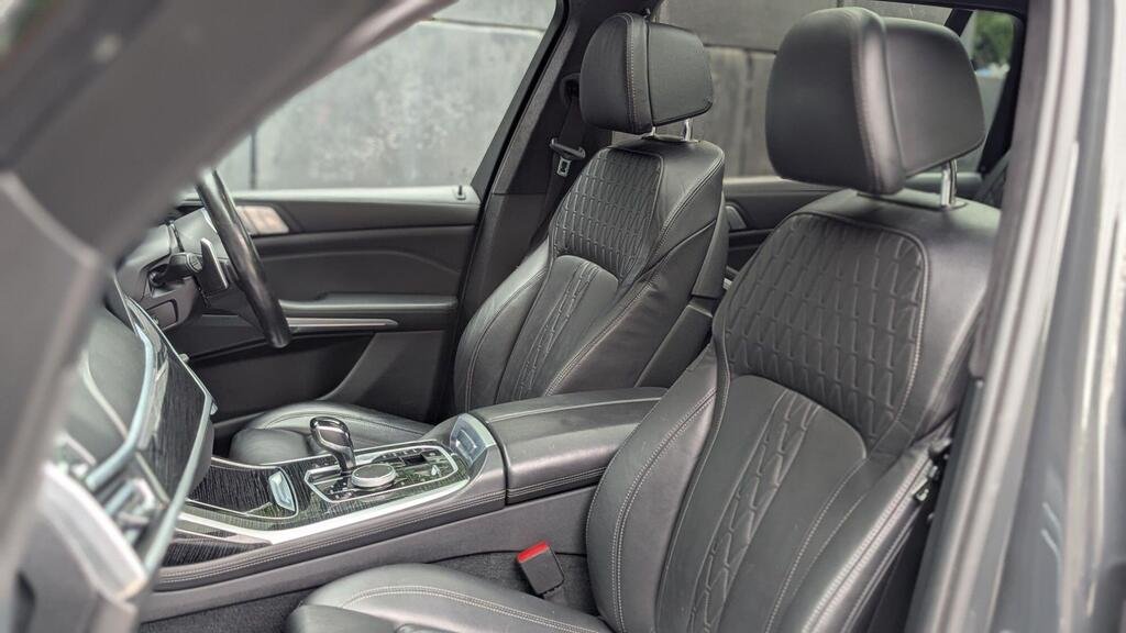 
								2021 BMW X7 40d xDrive M Sport full									