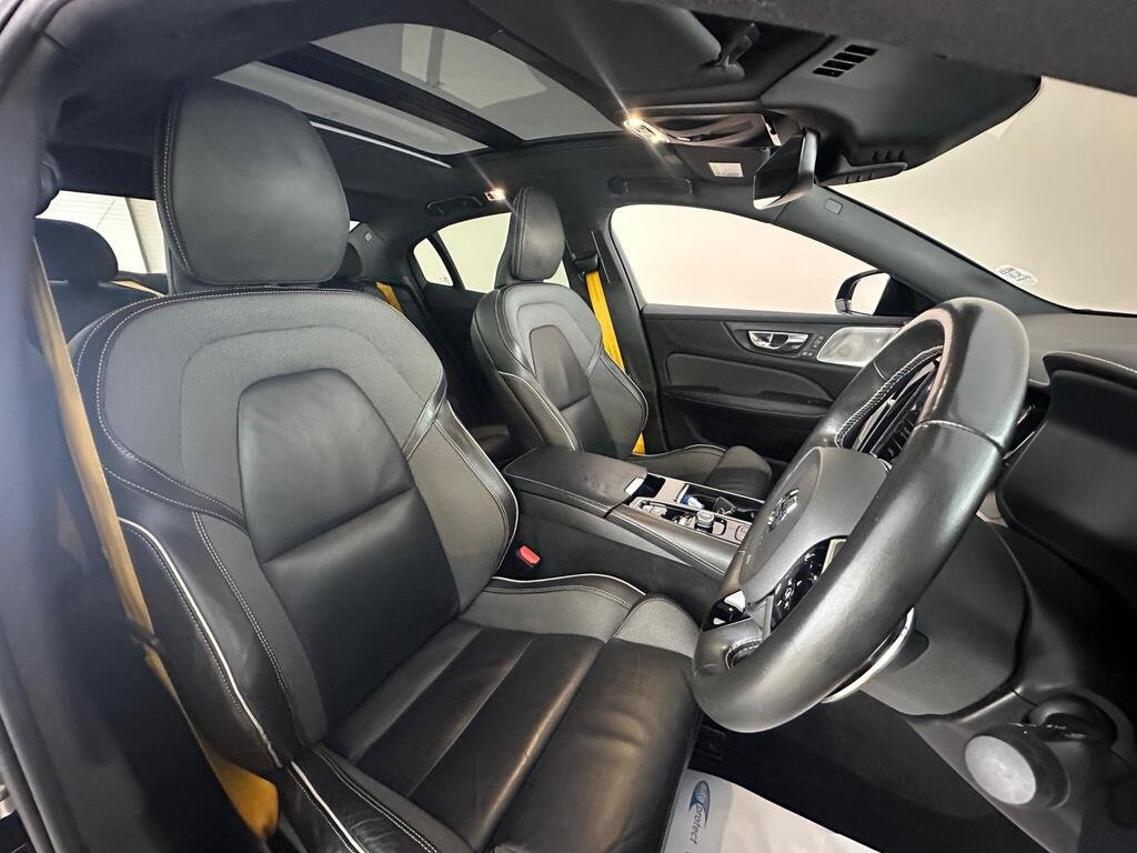 
								2020 Volvo S60 T8 Polestar Engineered full									