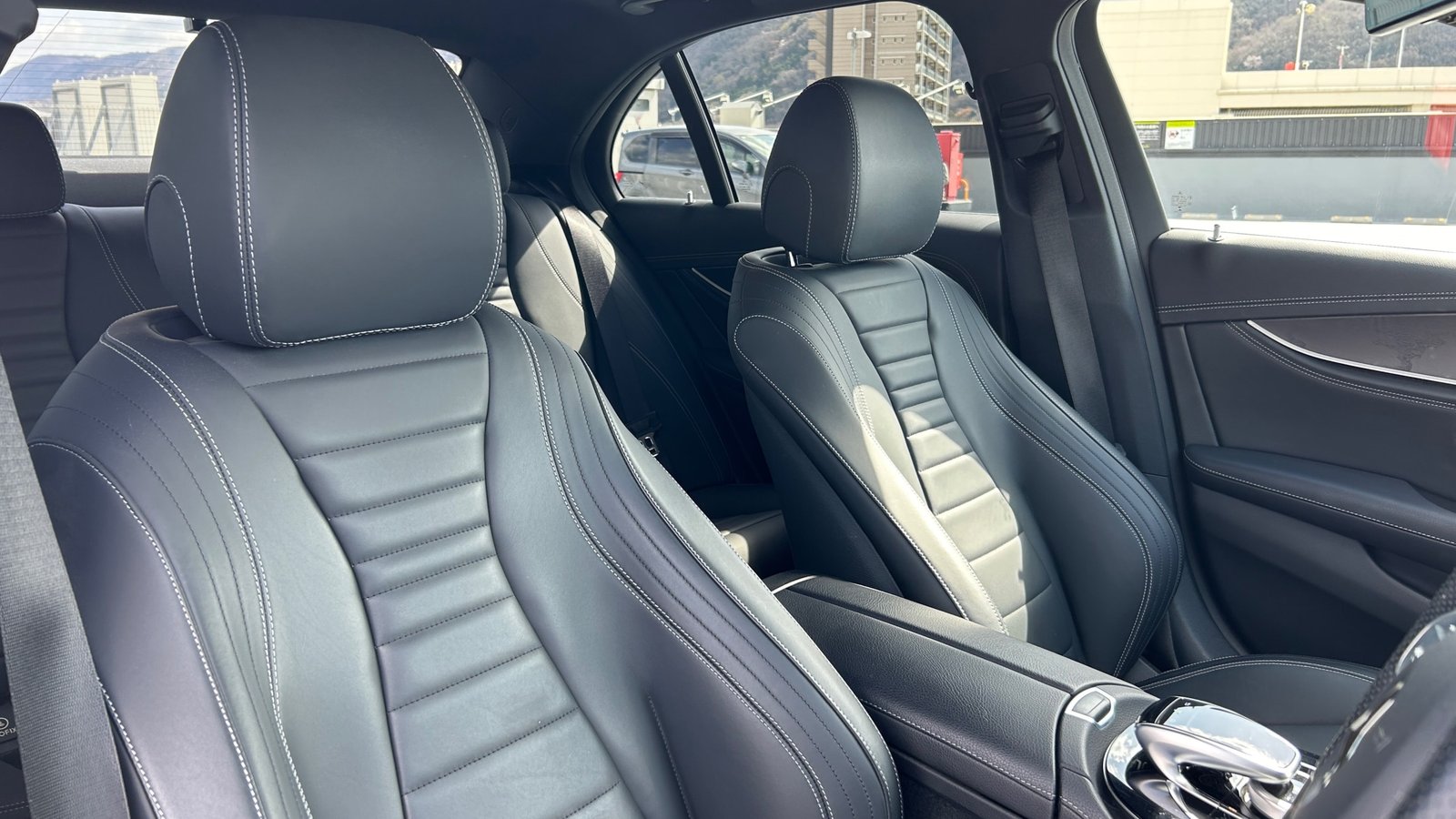 
								2019 Mercedes-Benz E220d Avant-garde AMG Line full									