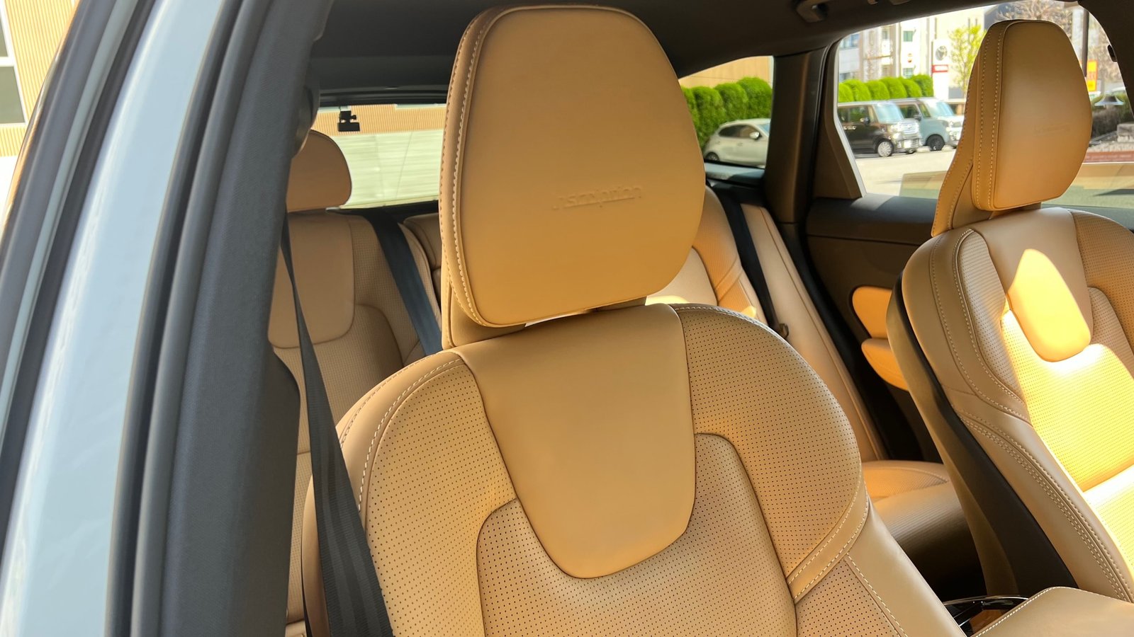 
								2020 Volvo XC60 D4 AWD Inscription full									