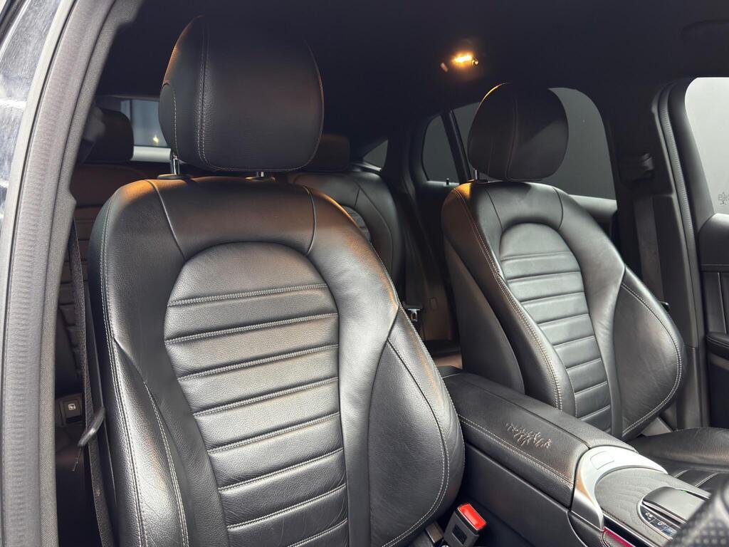 
								2019 Mercedes-Benz GLC300d AMG Line Premium Coupe full									