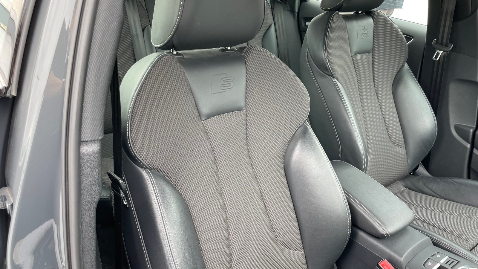 
								2019 Audi A3 Sportback S Line Black Styling full									