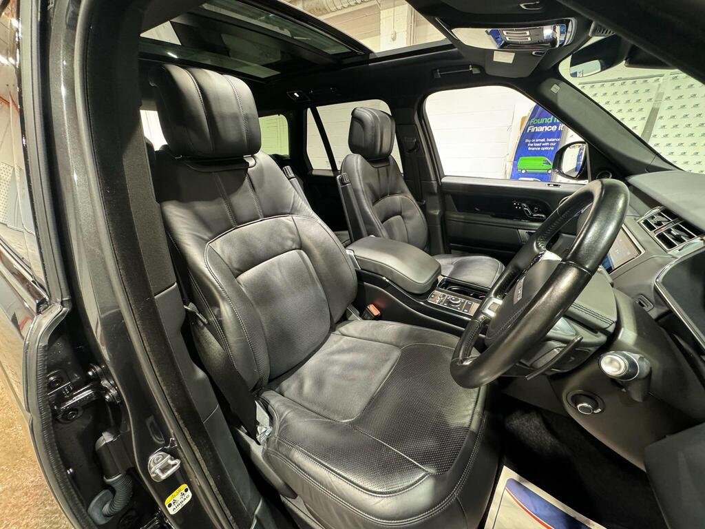 
								2019 Range Rover Vogue SDV6 full									