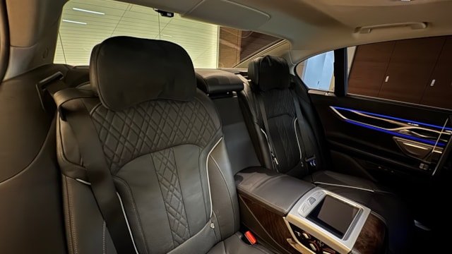 
								2021 BMW 7 Series 745e Luxury full									