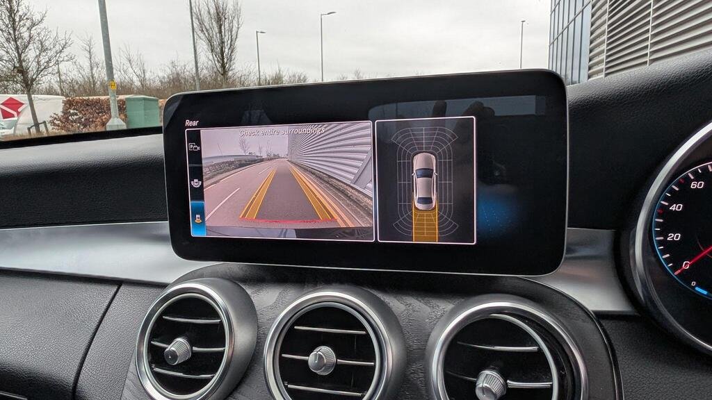 
								2019 Mercedes-Benz C300 AMG Line Premium full									