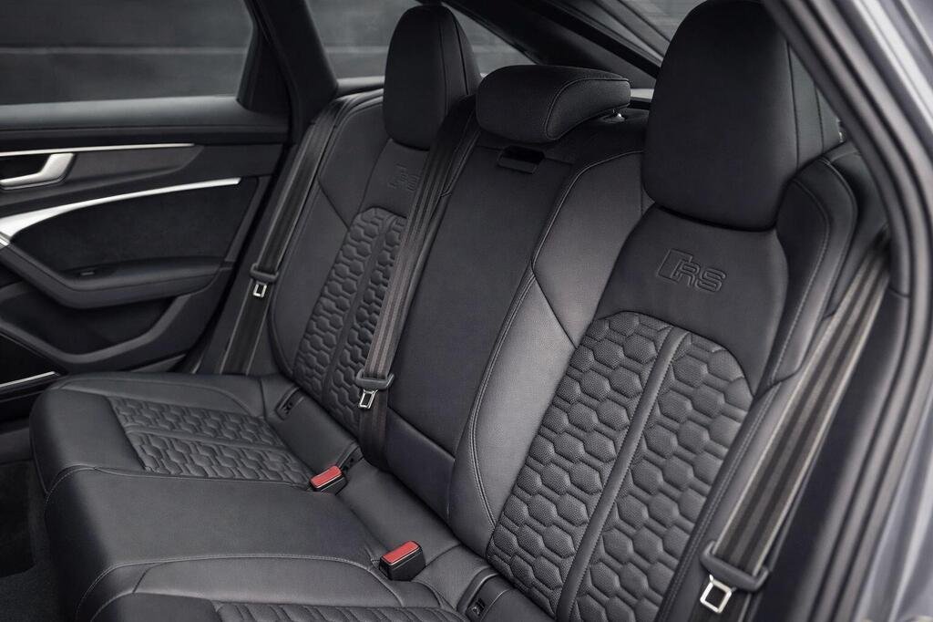 
								2021 Audi RS6 Avant Carbon Black Edition full									