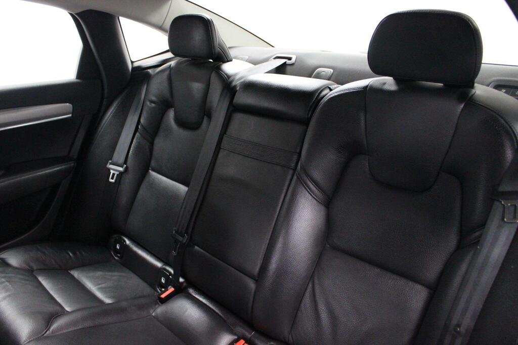 
								2020 Volvo S90 T4 Momentum Plus full									