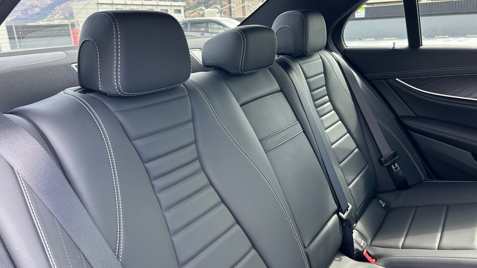 
								2019 Mercedes-Benz E220d Avant-garde AMG Line full									