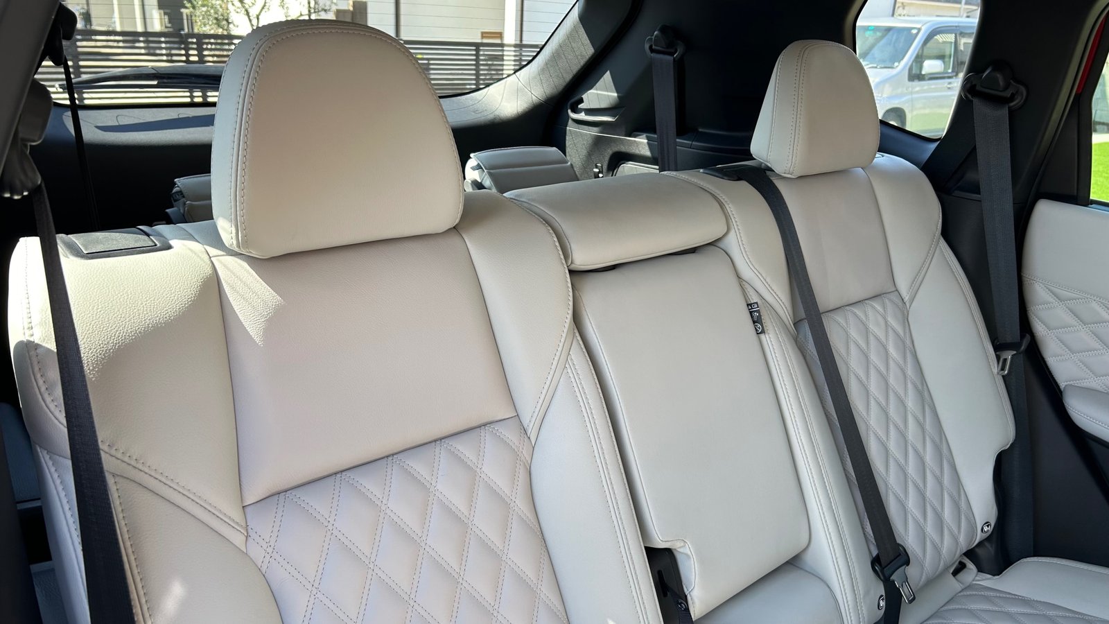 
								2021 Mitsubishi Outlander PHEV P full									