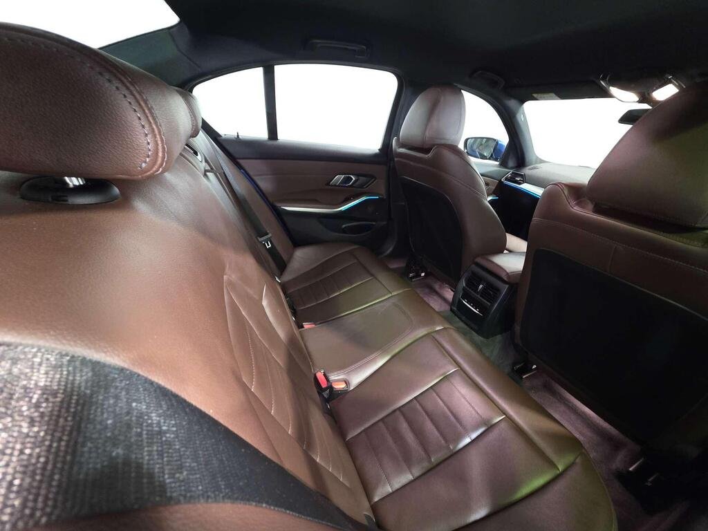 
								2020 BMW 3 Series 330e M Sport full									