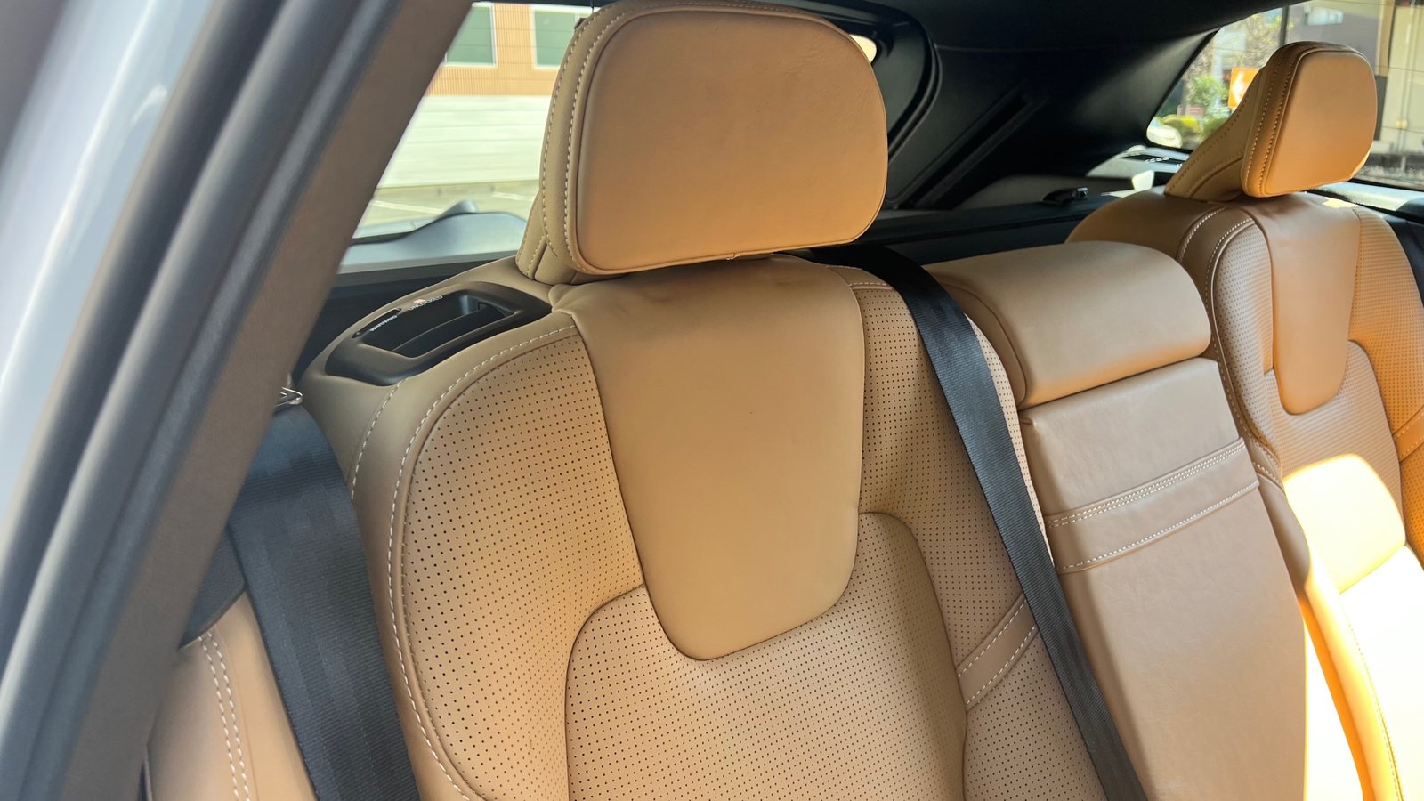 
								2020 Volvo XC60 D4 AWD Inscription full									