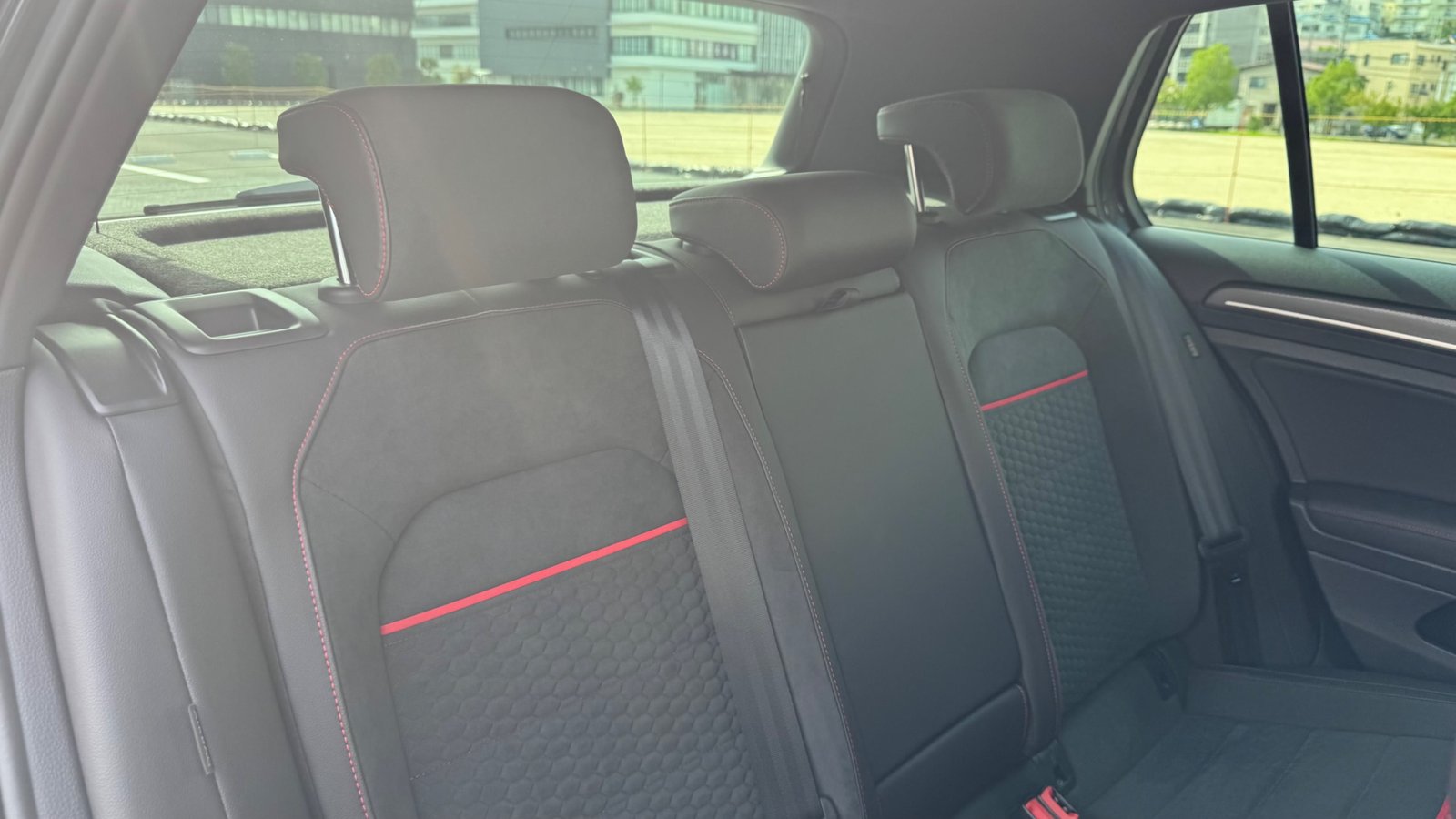 
								2019 Volkswagen Golf GTI Performance full									