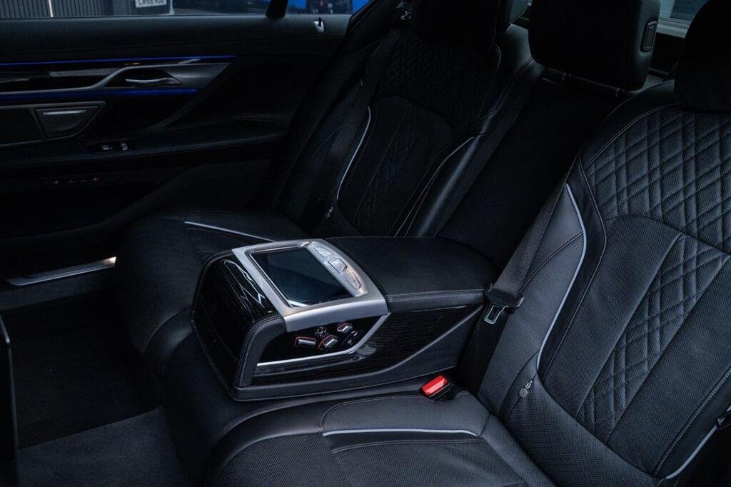 
								2019 BMW 7 Series 745Le xDrive M Sport full									