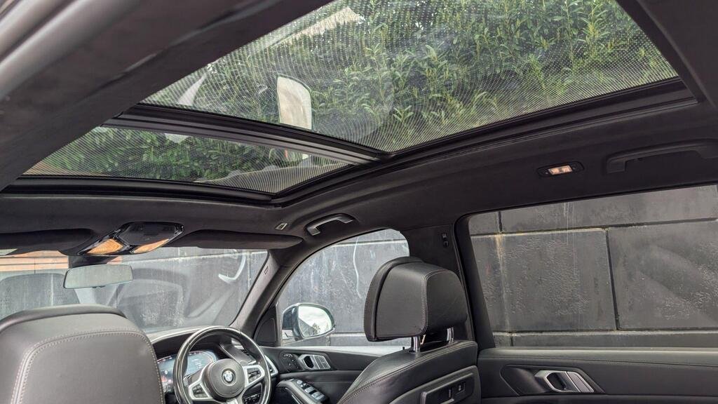 
								2021 BMW X7 40d xDrive M Sport full									