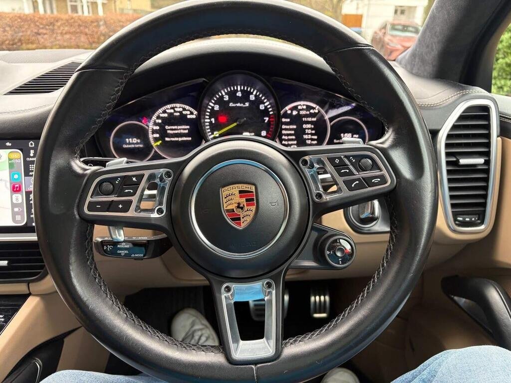 
								2019 Porsche Cayenne Turbo S E-Hybrid full									