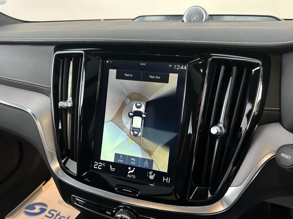 
								2020 Volvo S60 T8 Polestar Engineered full									