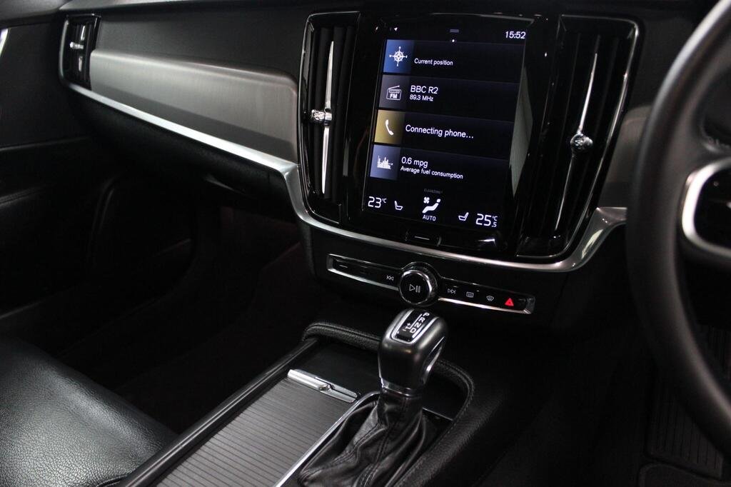 
								2020 Volvo S90 T4 Momentum Plus full									