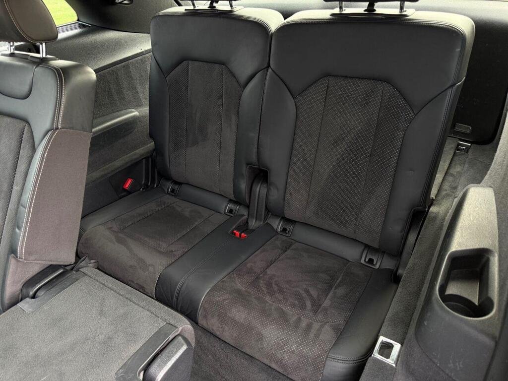 
								2019 Audi Q7 45TDI S Line full									