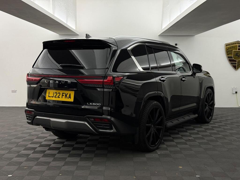 
								2022 Lexus LX600 full									