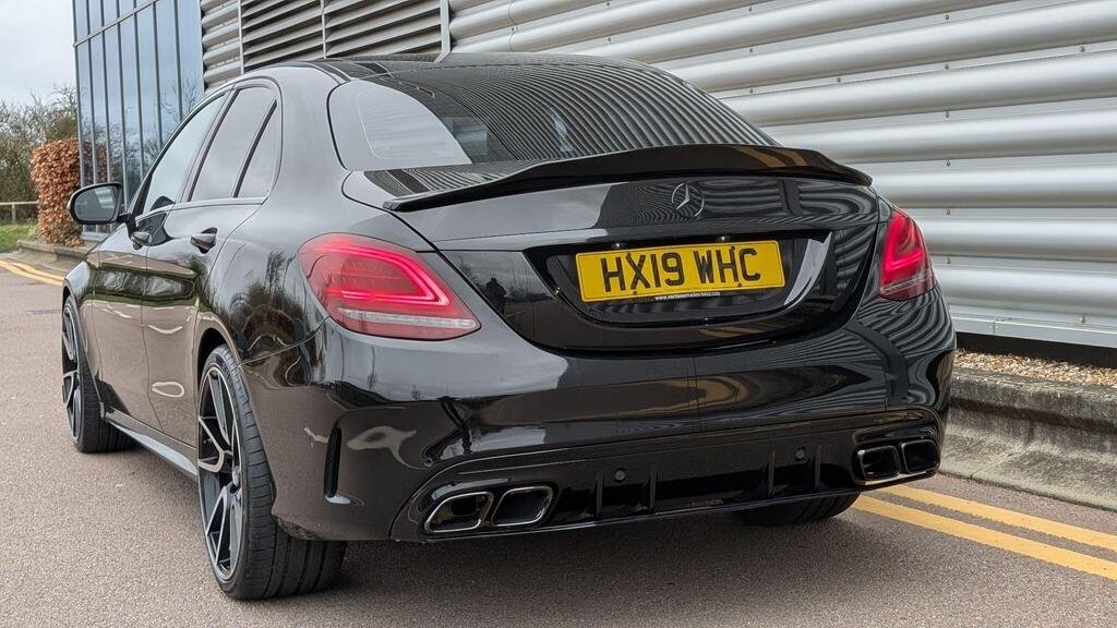 
								2019 Mercedes-Benz C300 AMG Line Premium full									