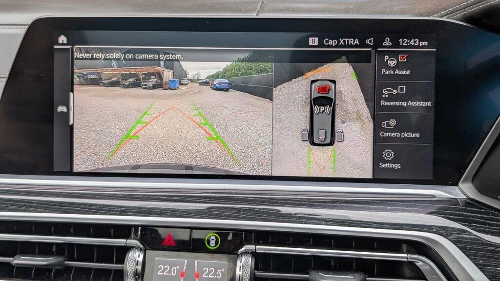 
								2021 BMW X7 40d xDrive M Sport full									