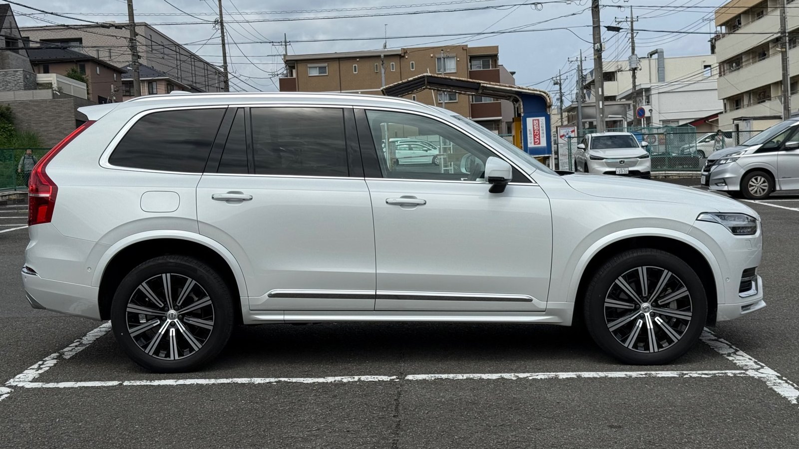 
								2020 Volvo XC90 B6 AWD Inscription full									