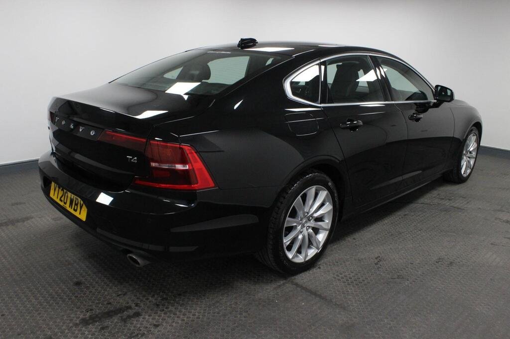 
								2020 Volvo S90 T4 Momentum Plus full									