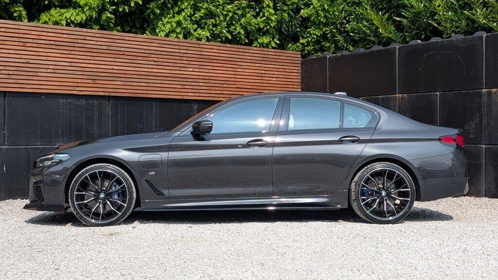
								2021 BMW 5 Series 530e M Sport full									