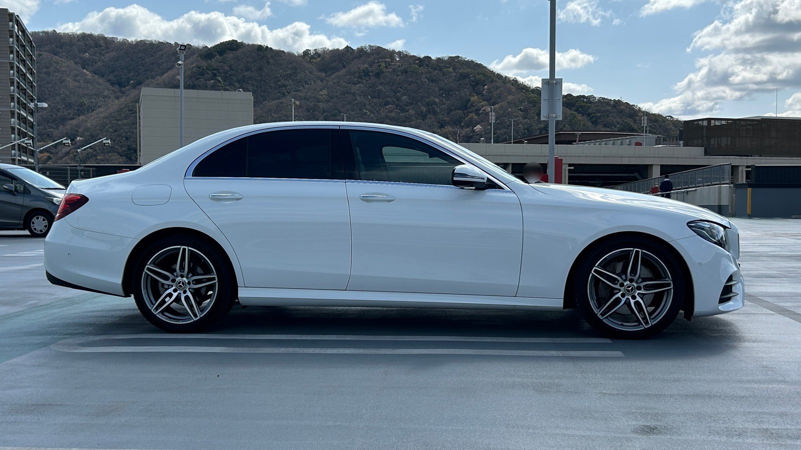 
								2019 Mercedes-Benz E220d Avant-garde AMG Line full									