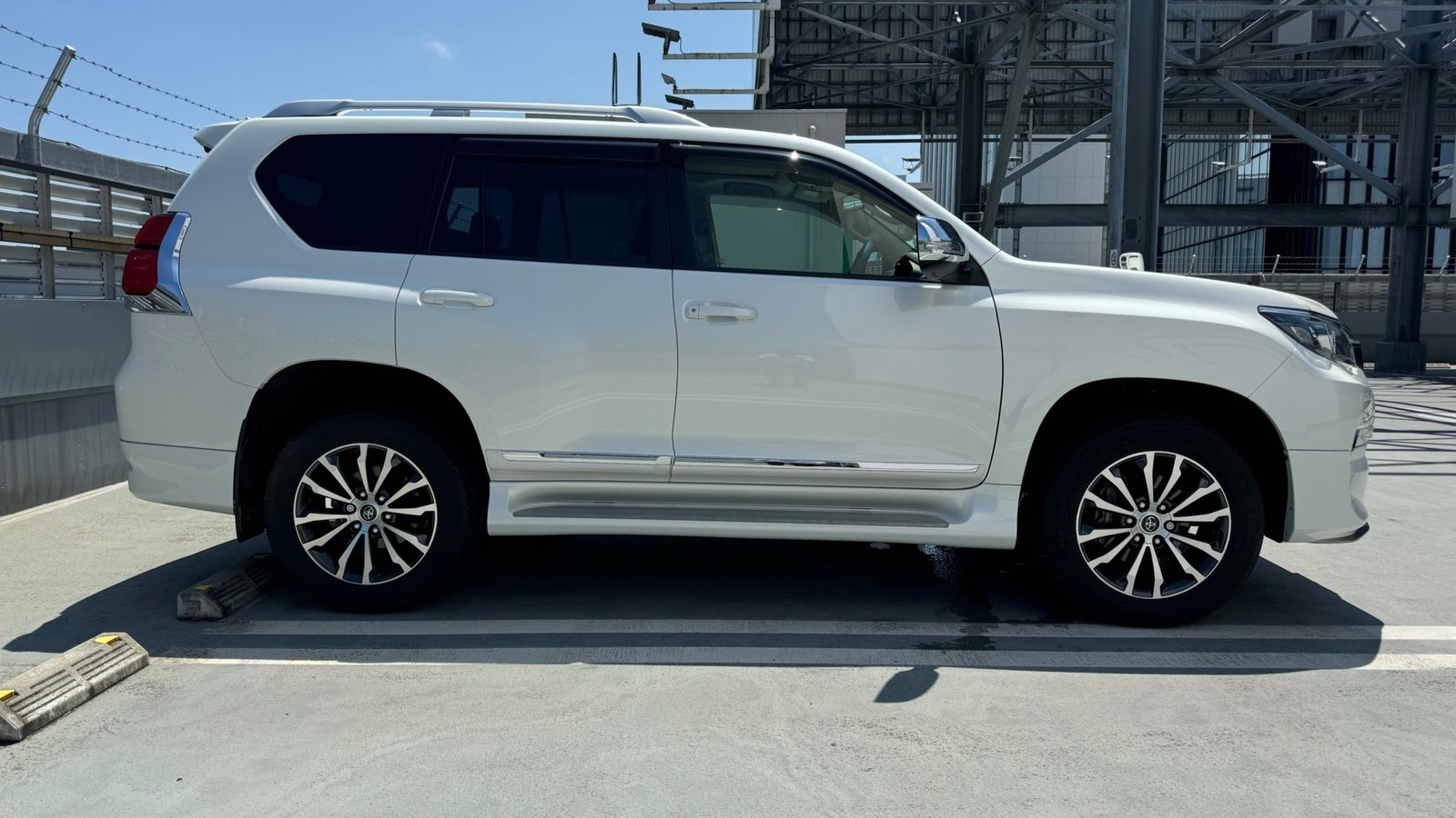 
								2020 Toyota Land Cruiser Prado TX-L full									