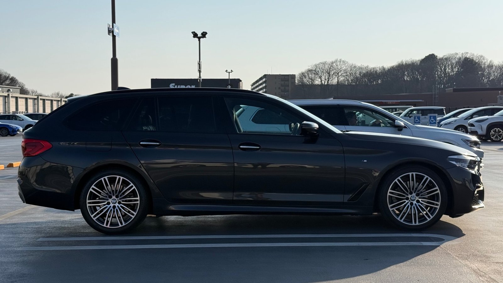 
								2020 Mercedes-Benz E200 Coupe Sport full									