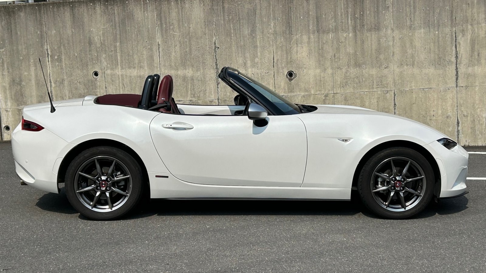 
								2020 Mazda Roadster 100th Anniversary full									
