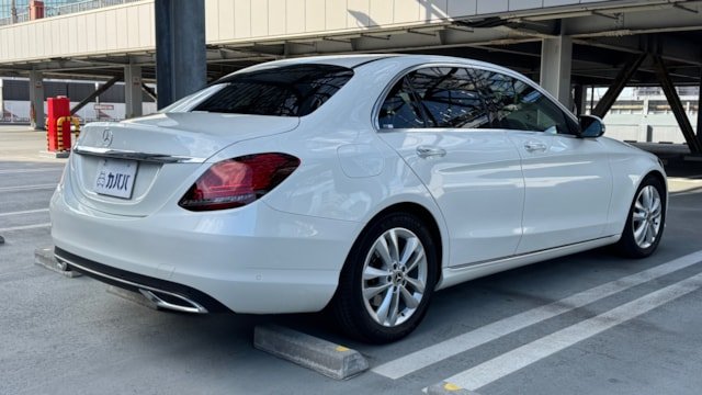
								2019 Mercedes-Benz C220d Avant-garde full									