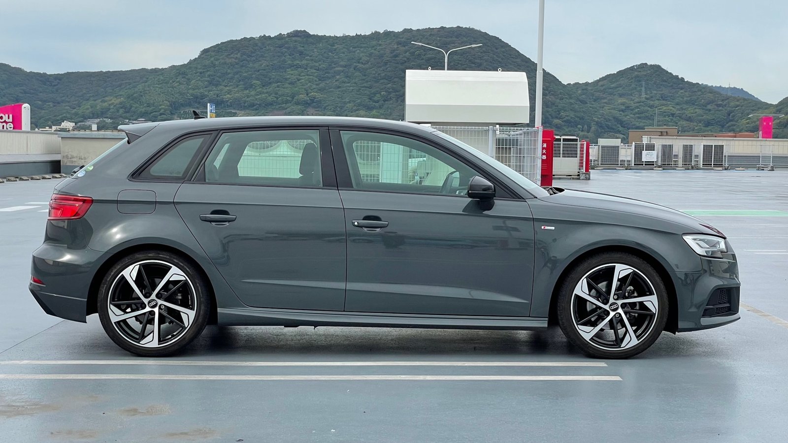 
								2019 Audi A3 Sportback S Line Black Styling full									
