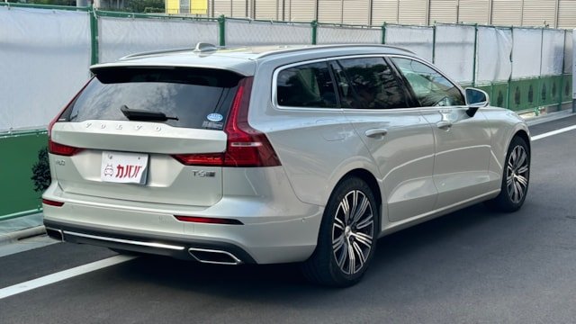 
								2020 Volvo V60 T6 Plug-in Hybrid AWD full									
