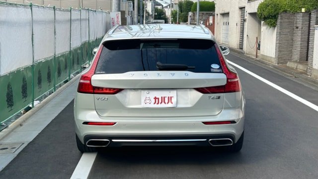 
								2020 Volvo V60 T6 Plug-in Hybrid AWD full									