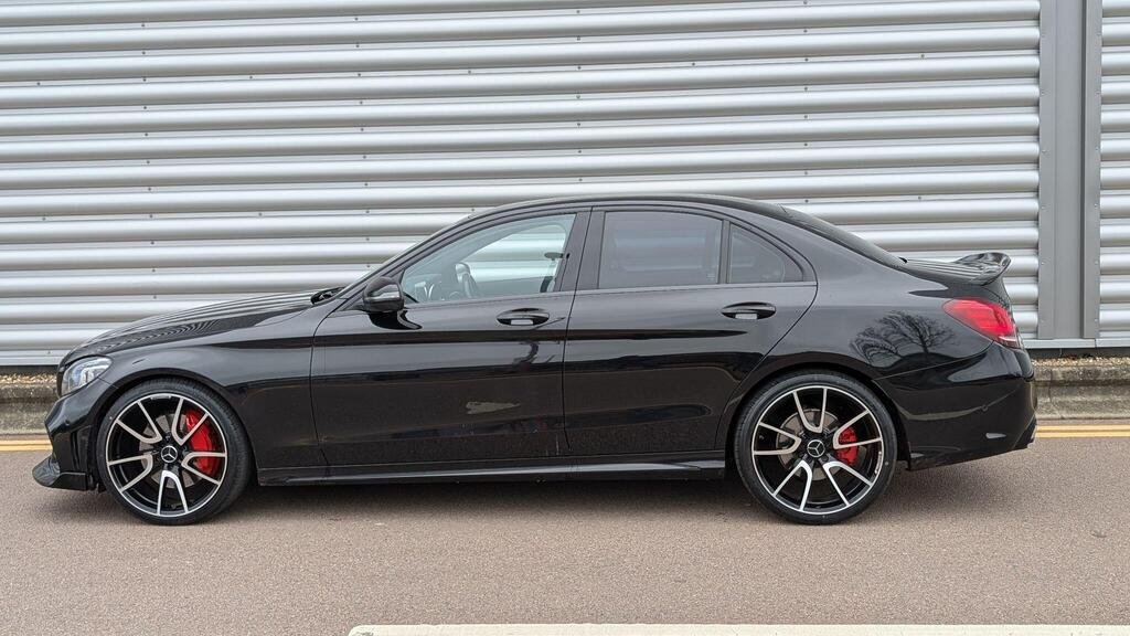 
								2019 Mercedes-Benz C300 AMG Line Premium full									