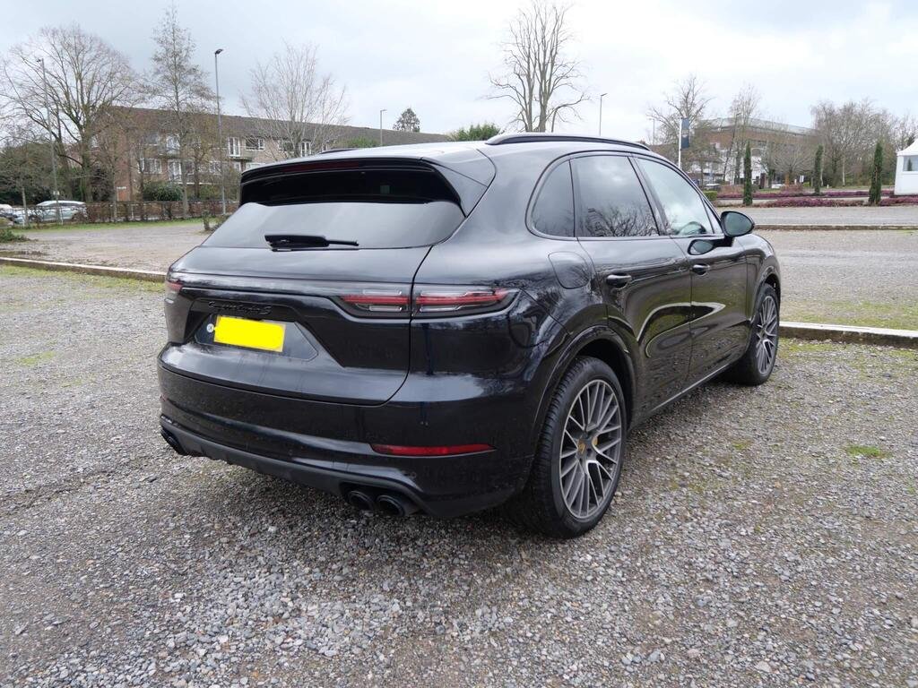 
								2019 Porsche Cayenne Turbo S E-Hybrid full									