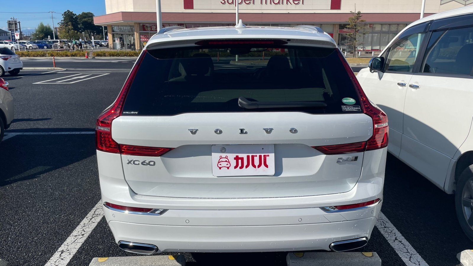 
								2020 Volvo XC60 D4 AWD Inscription full									