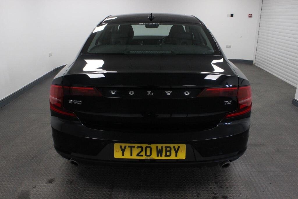 
								2020 Volvo S90 T4 Momentum Plus full									