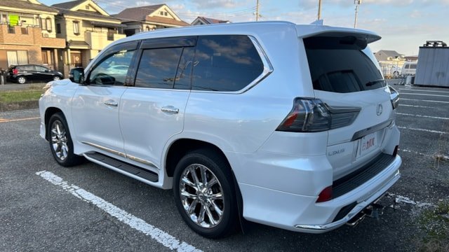 
								2019 Lexus LX570 Black Sequence full									
