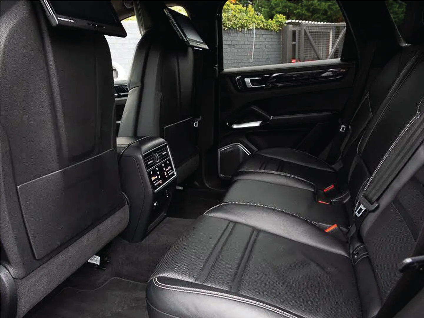 
								2021 Porsche Cayenne Turbo S E-Hybrid full									