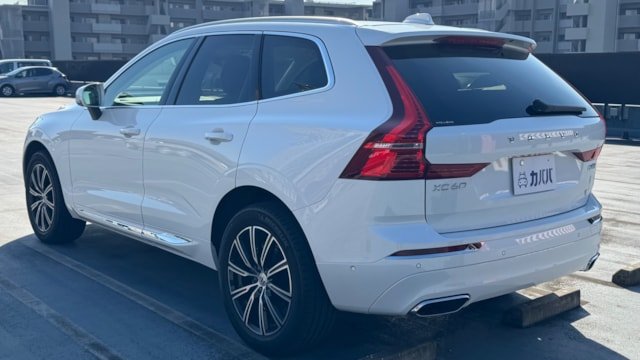 
								2020 Volvo XC60 D4 AWD Inscription full									