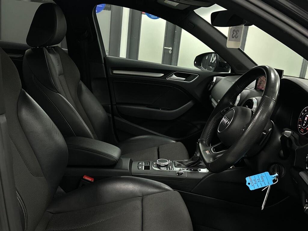 
								2020 Audi A3 35 TFSI Black Edition full									