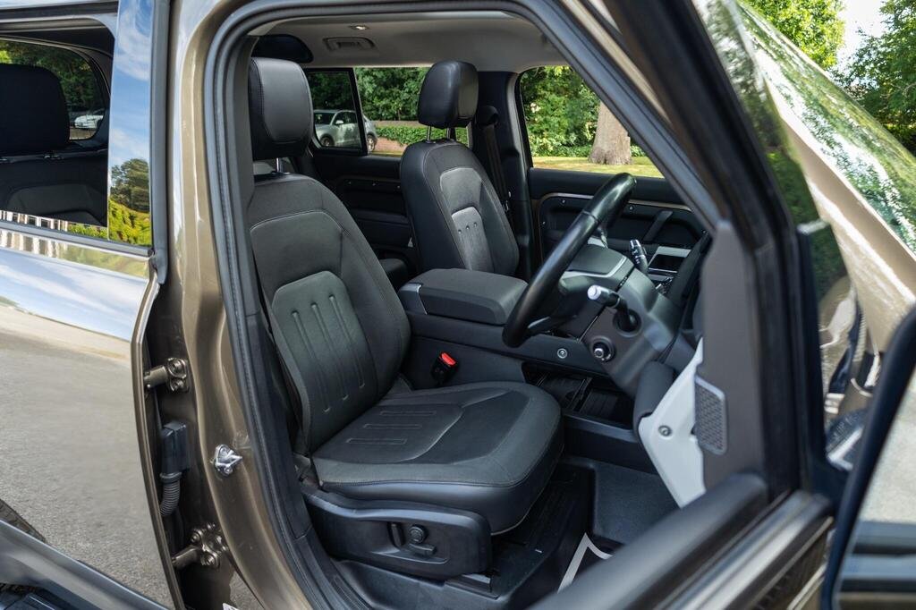 2020 Land Rover Defender 110 SD4 First Edition