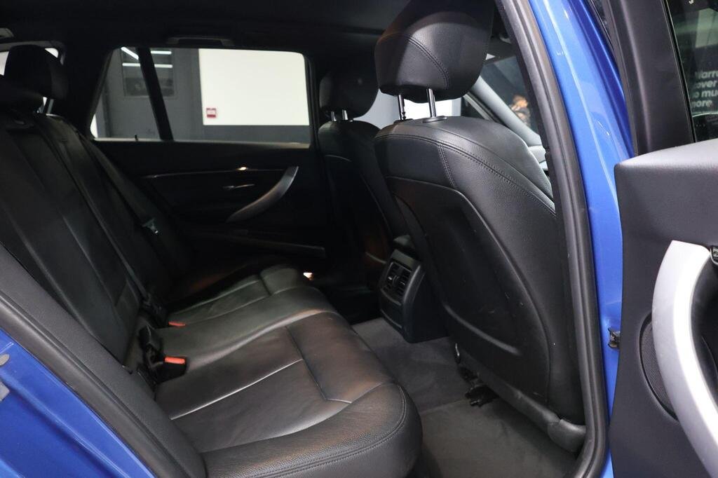 
								2019 BMW 3 Series 330i M Sport Touring full									