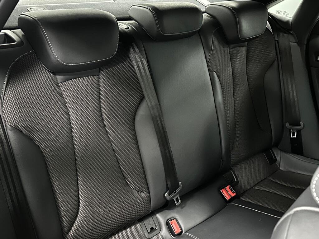 
								2020 Audi A3 35 TFSI Black Edition full									
